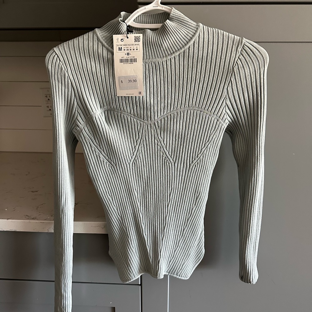 NWT Zara Sweater size Medium